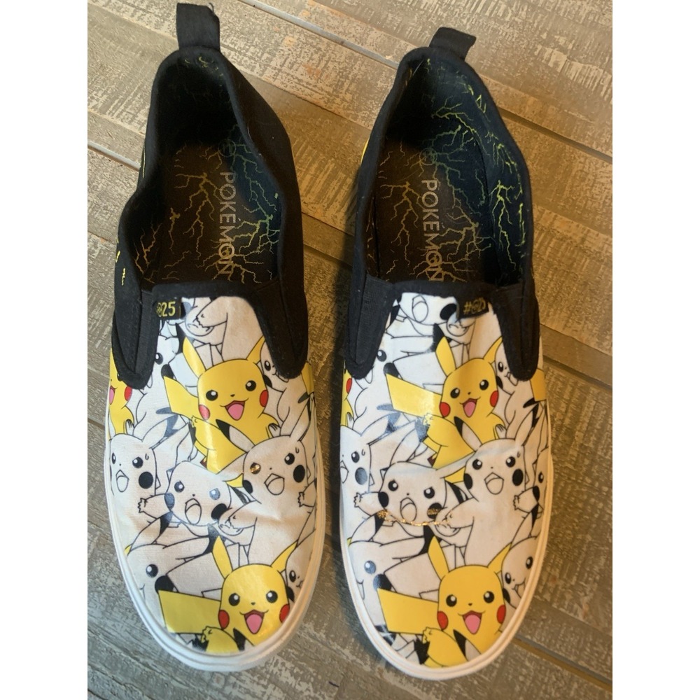 POKÉMON Pikachu Canvas Slip-On Sneakers Men's Size‎ 11 Nintendo Game Freak Shoes